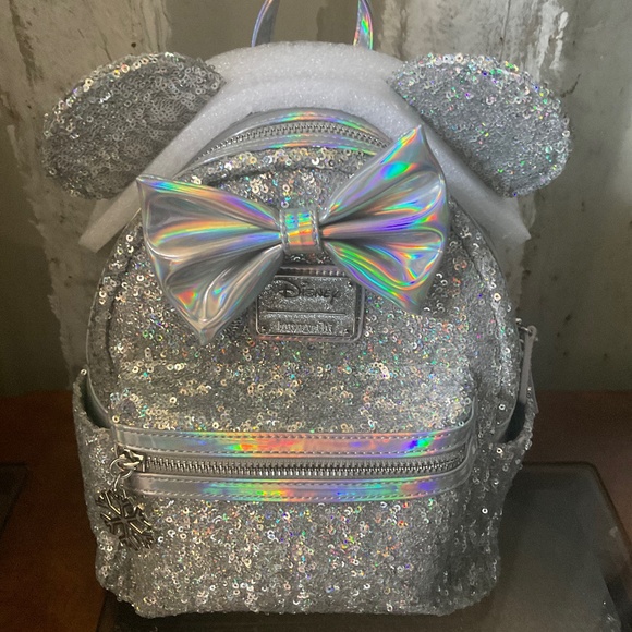 Loungefly Handbags - Disney holo Minnie Mouse loungefly